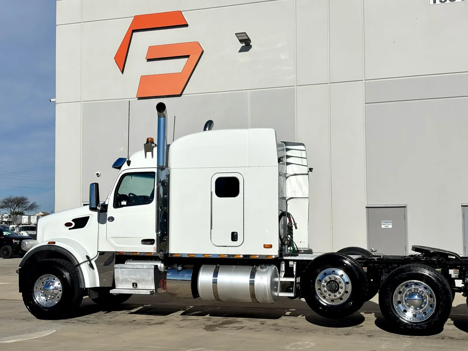 2024 Peterbilt 567 in Hutchins, TX — photo 8