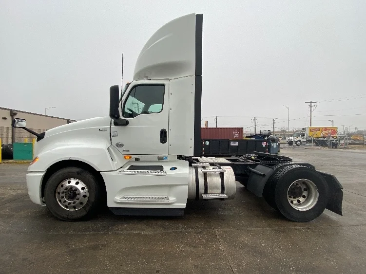 2019 International LT in Melrose Park, IL — photo 4