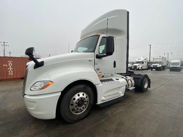 2019 International LT in Melrose Park, IL — photo 3