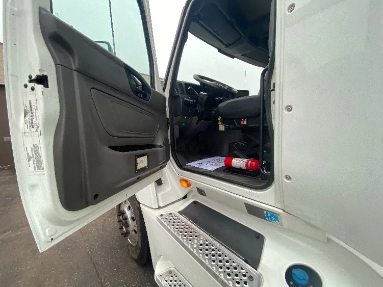 2019 International LT in Melrose Park, IL — photo 9