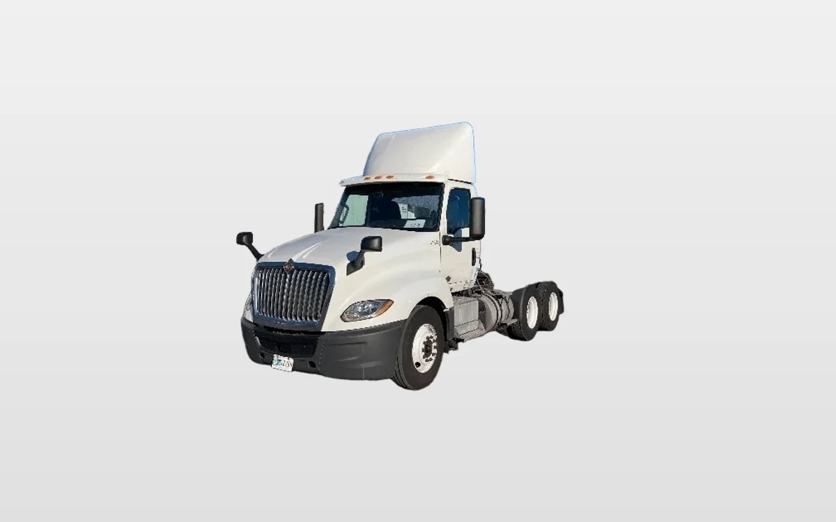 2018 International LT - image 1