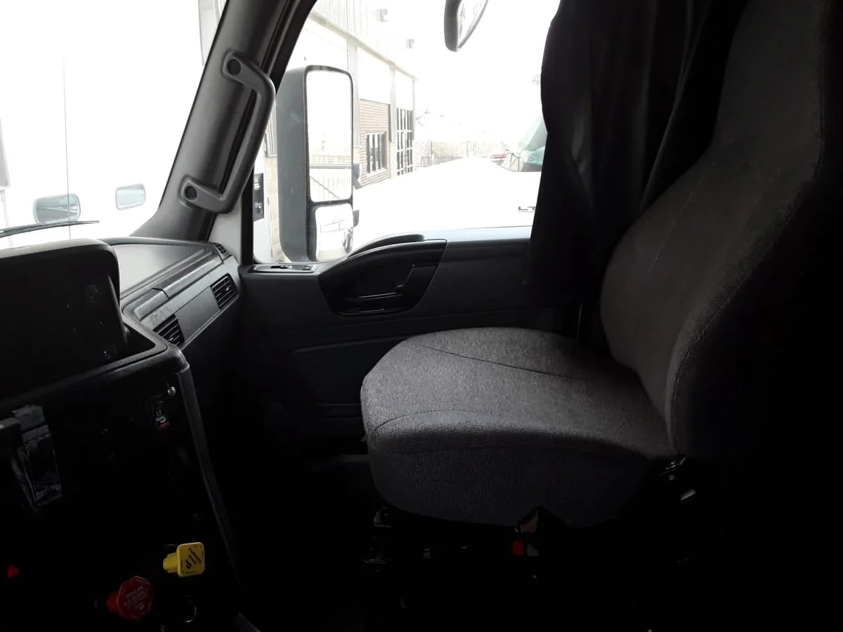 2020 International LT - image 8