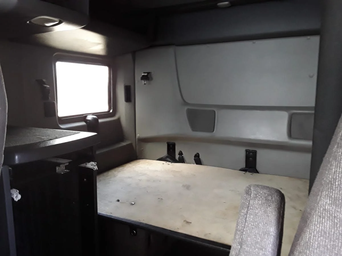 2020 International LT - image 9