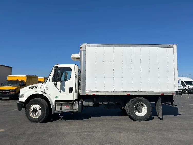 2015 Freightliner M2 106 - image 4
