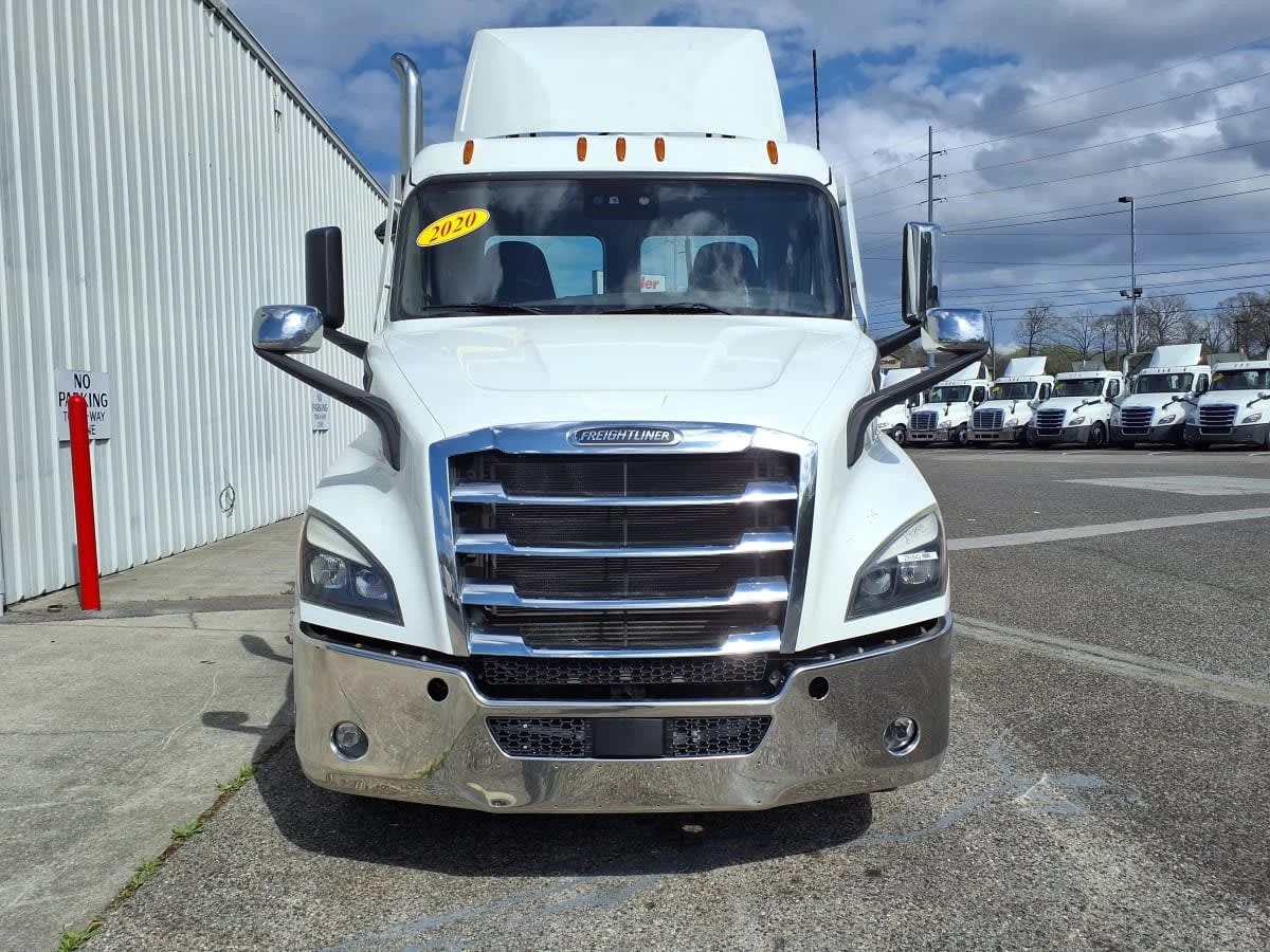 2020 Freightliner Cascadia in Knoxville, TN — photo 2