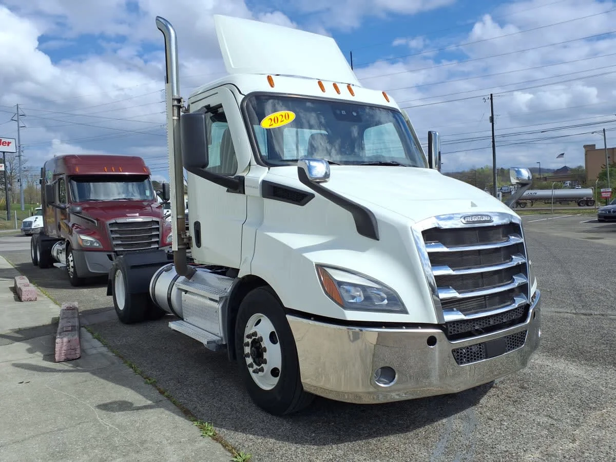 2020 Freightliner Cascadia in Knoxville, TN — photo 3