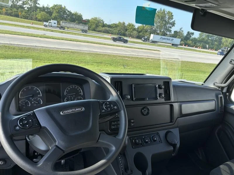 2027 Freightliner M2 106 in Columbus, OH — photo 9
