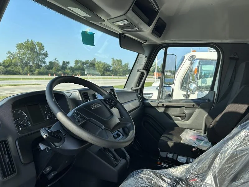 2027 Freightliner M2 106 in Columbus, OH — photo 8