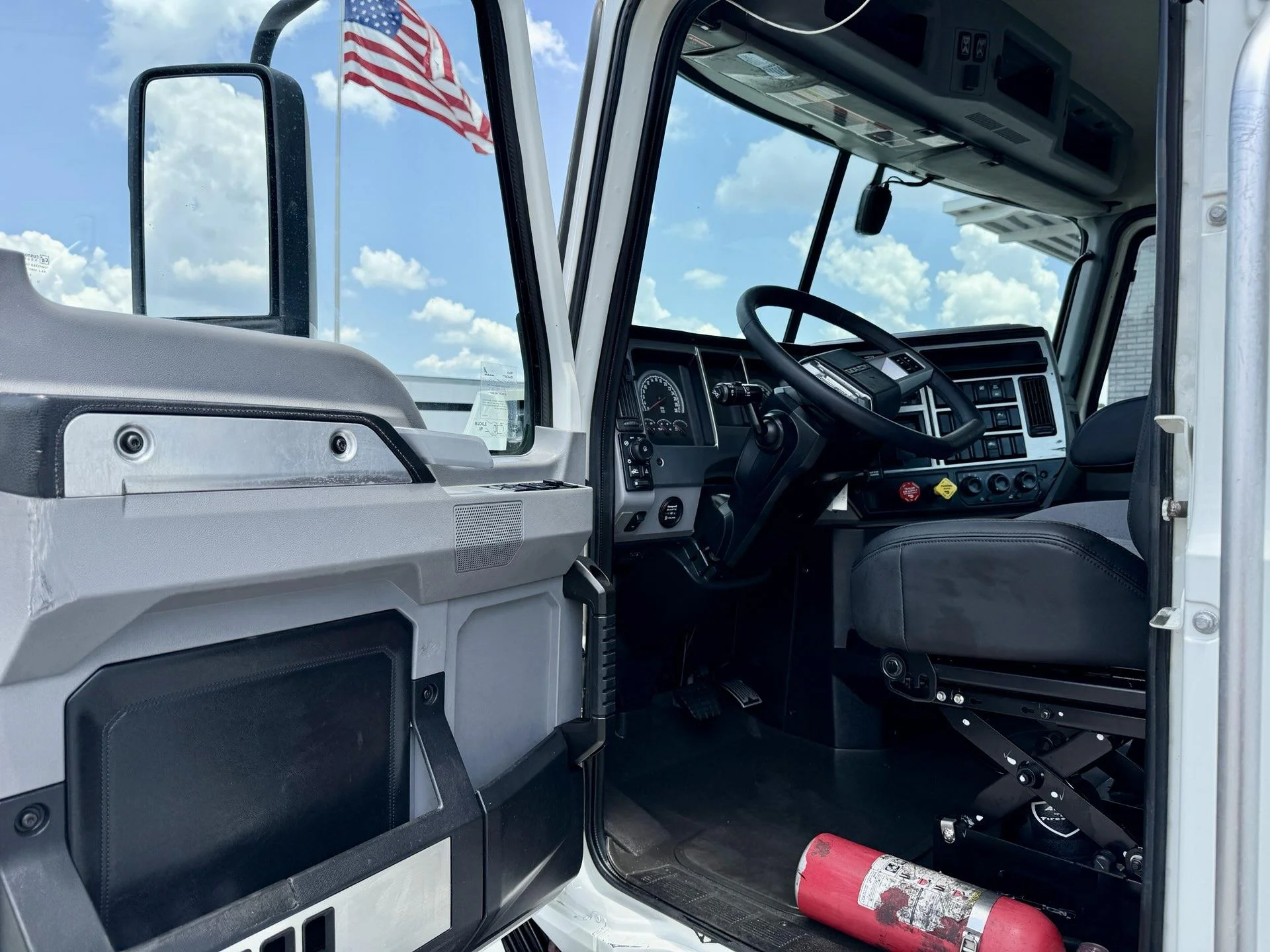 2022 Mack Anthem in Miami, FL — photo 10