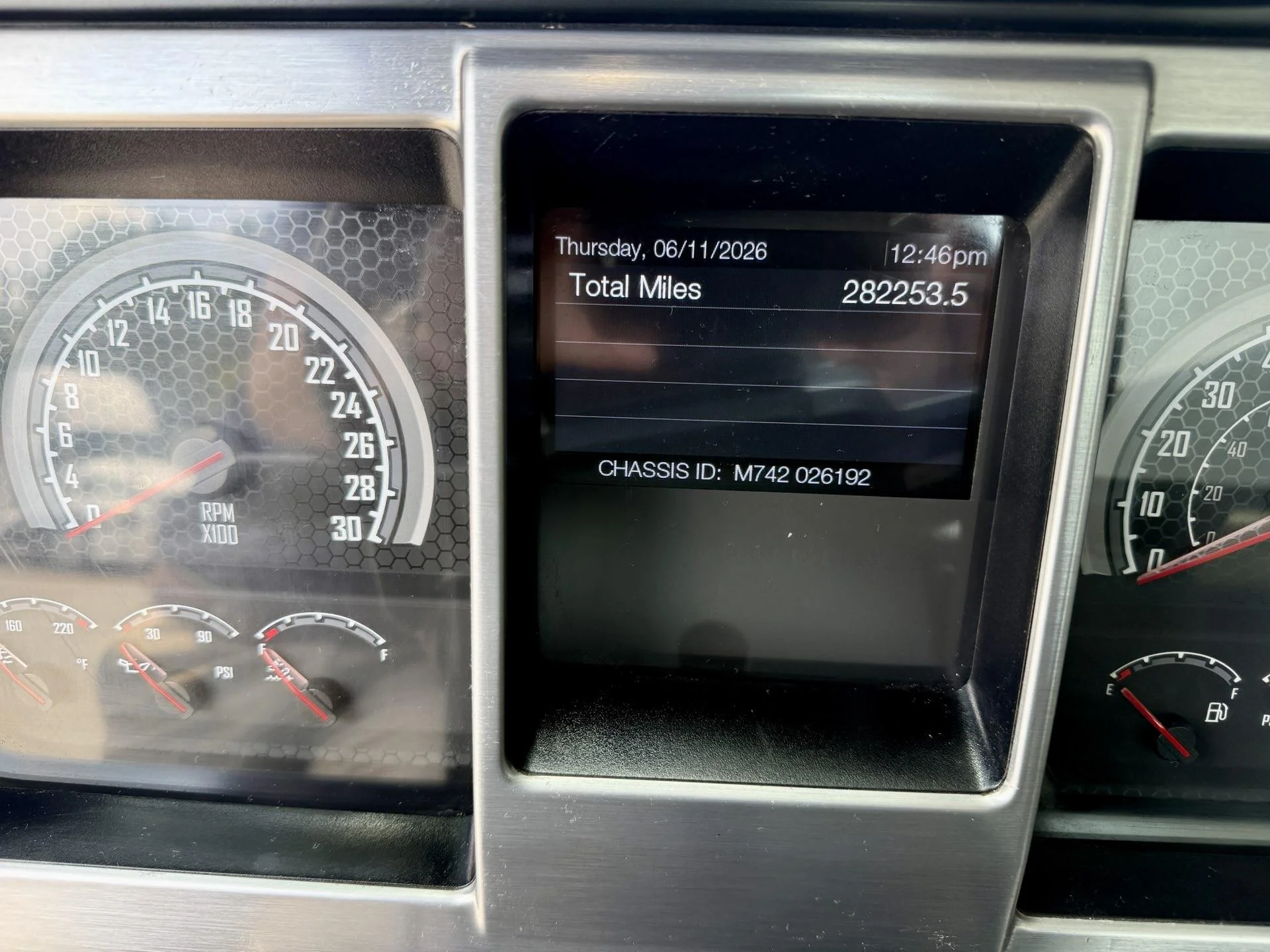 2022 Mack Anthem in Miami, FL — photo 12