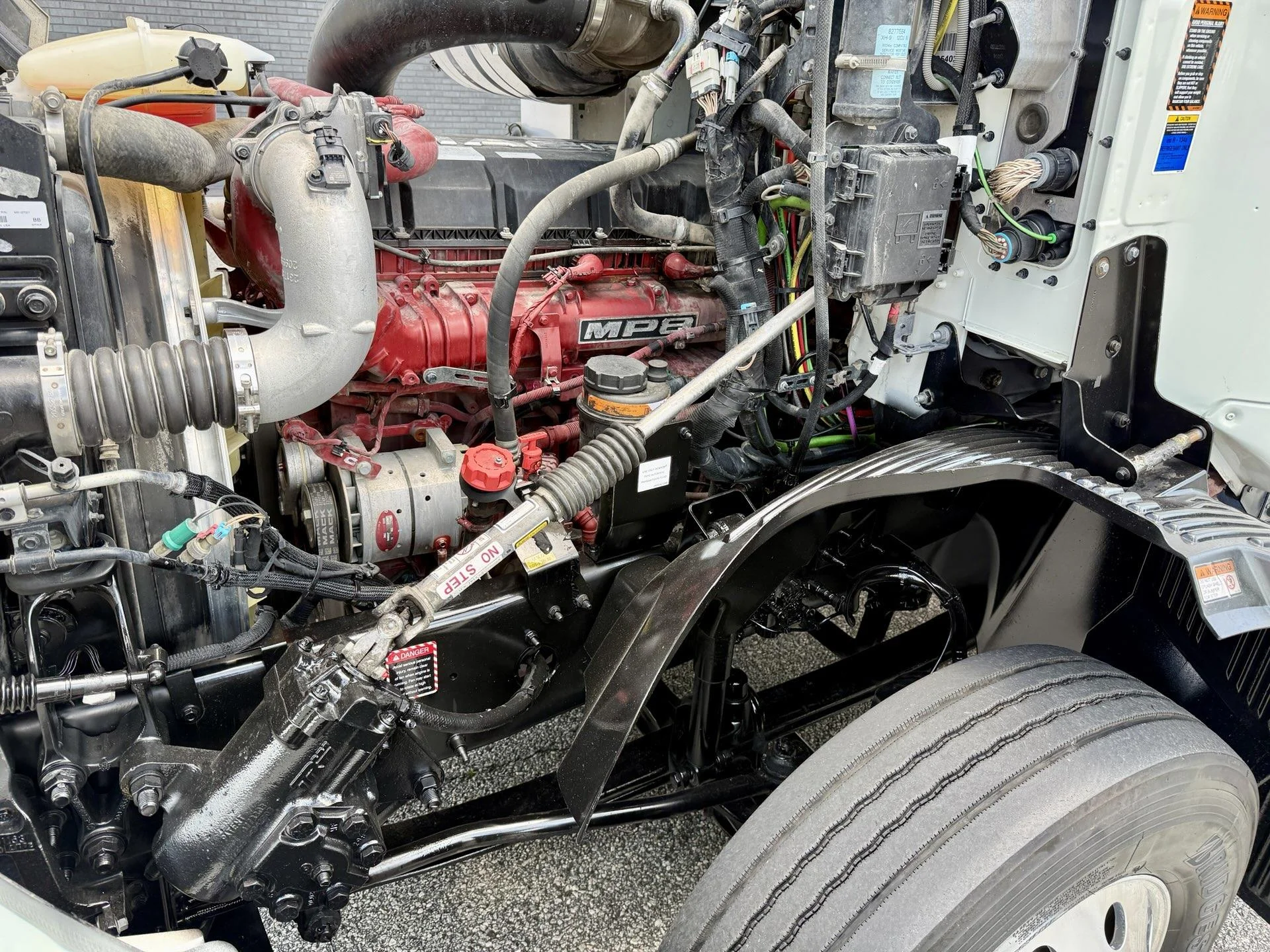 2022 Mack Anthem in Miami, FL — photo 8