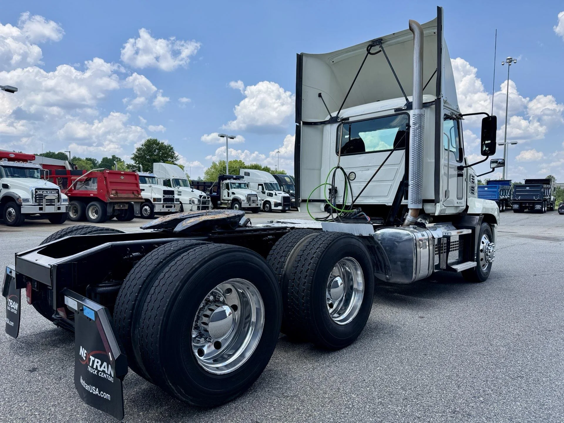 2022 Mack Anthem in Miami, FL — photo 5