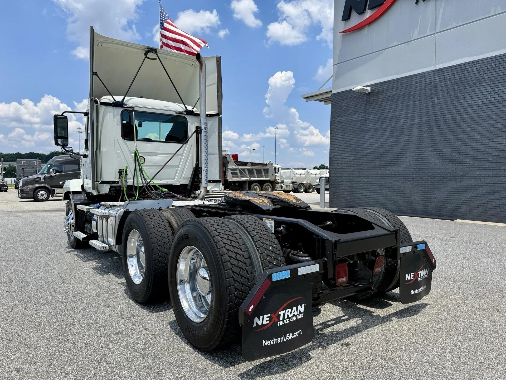 2022 Mack Anthem in Miami, FL — photo 3