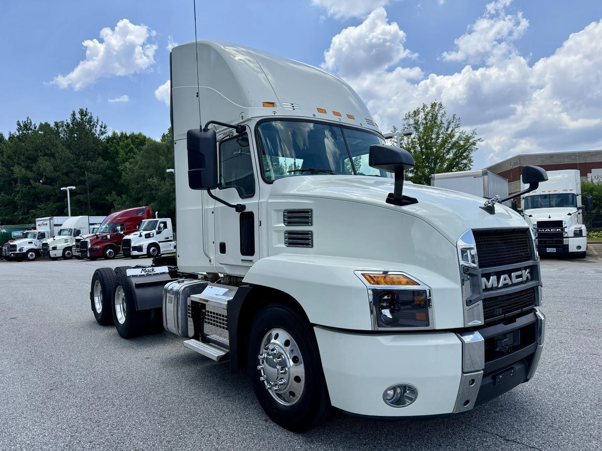 2022 Mack Anthem in Miami, FL — photo 7
