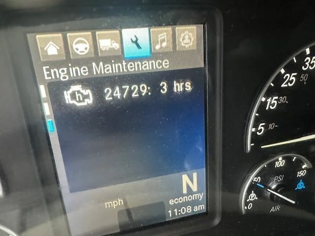 2021 Freightliner Cascadia - image 2