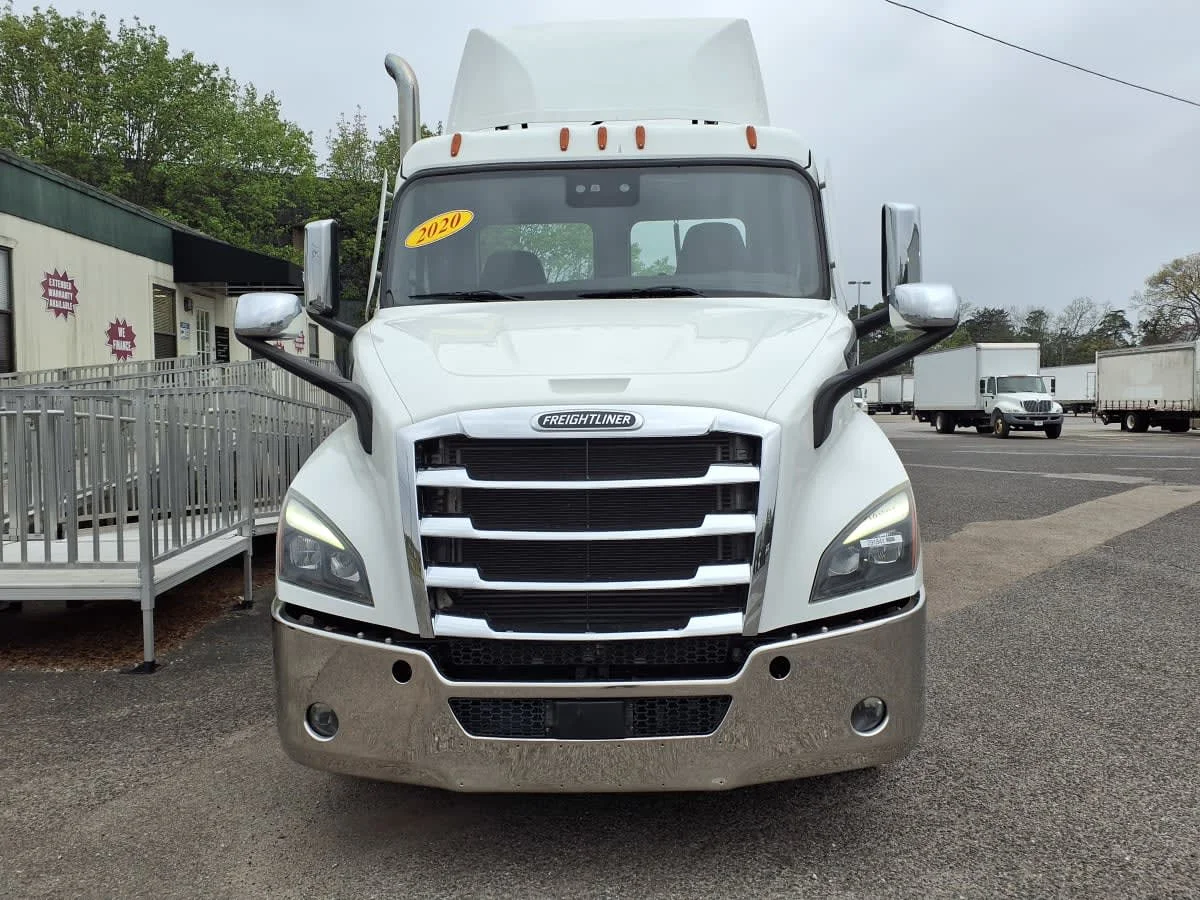 2020 Freightliner Cascadia in Knoxville, TN — photo 2