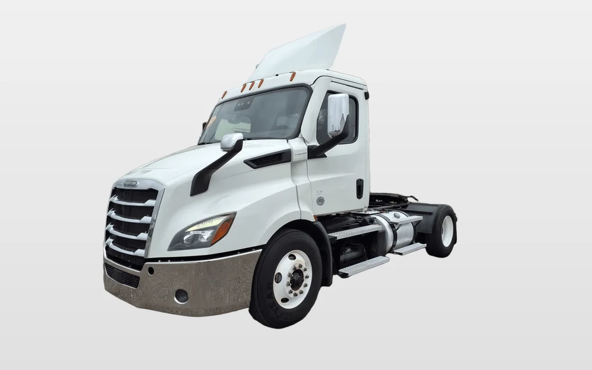 2020 Freightliner Cascadia - image 1