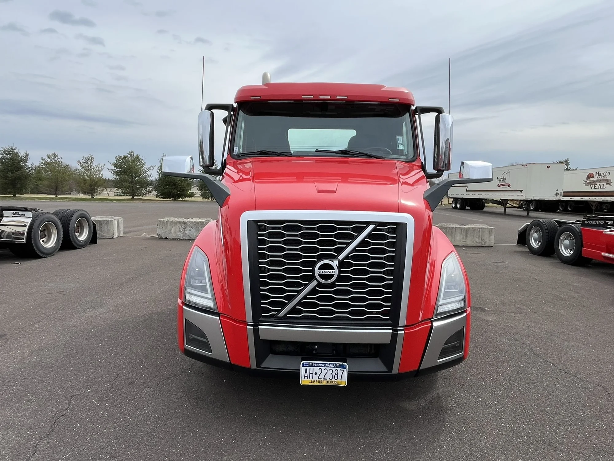 2023 Volvo VNL 300 - image 2