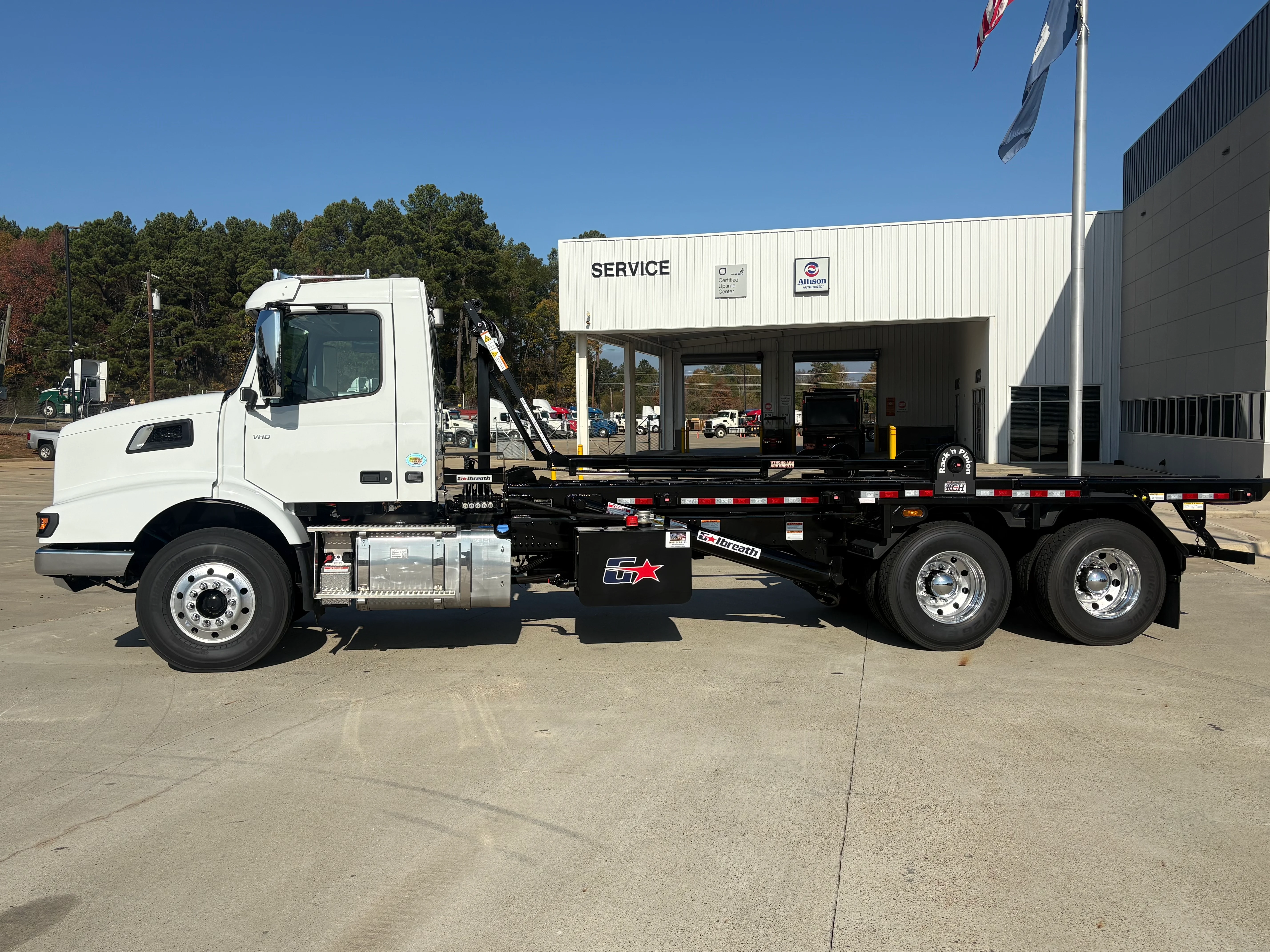 2026 Volvo VHD 300 in Hobbs, NM — photo 3