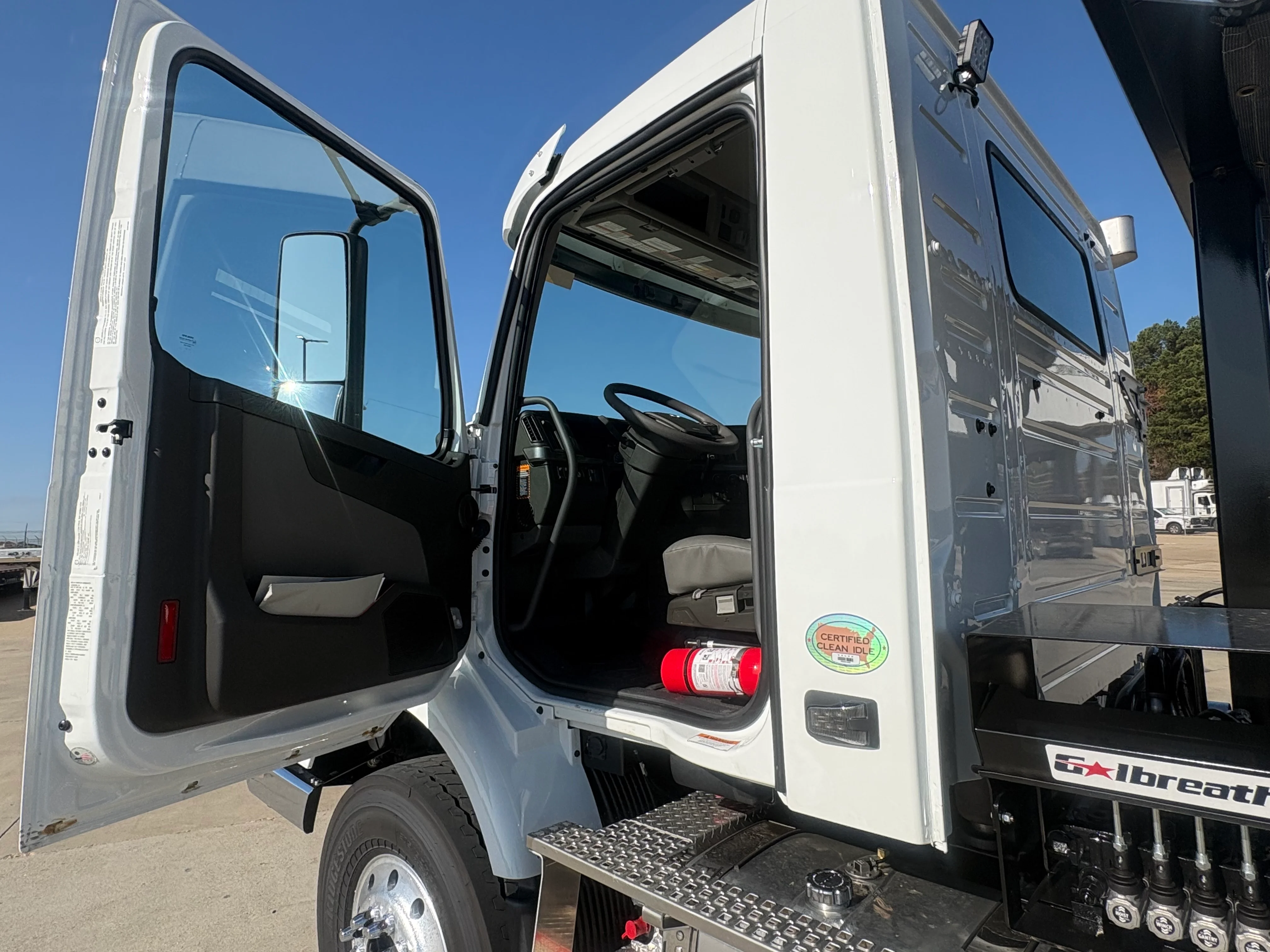 2026 Volvo VHD 300 in Hobbs, NM — photo 13