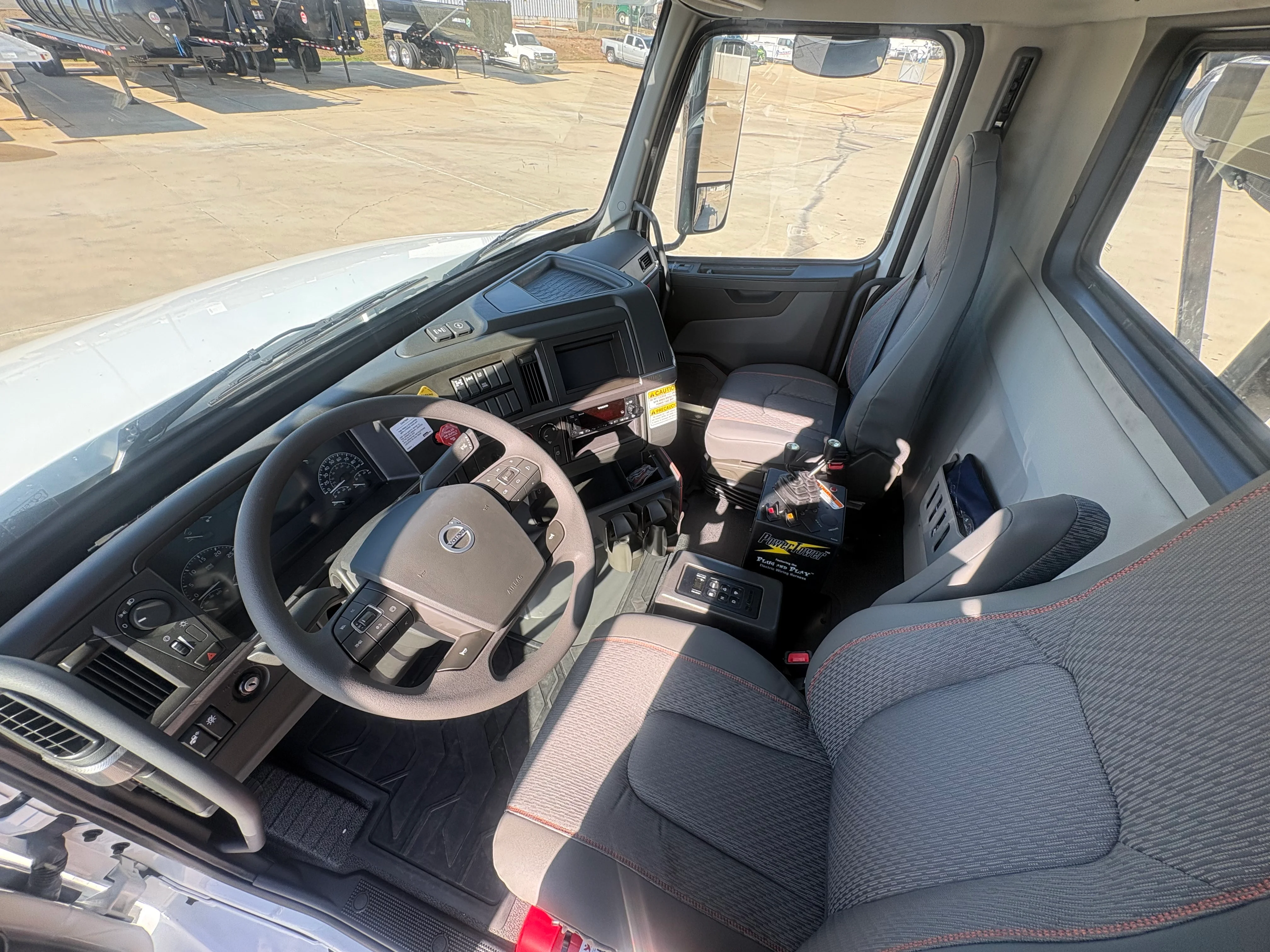 2026 Volvo VHD 300 in Hobbs, NM — photo 14