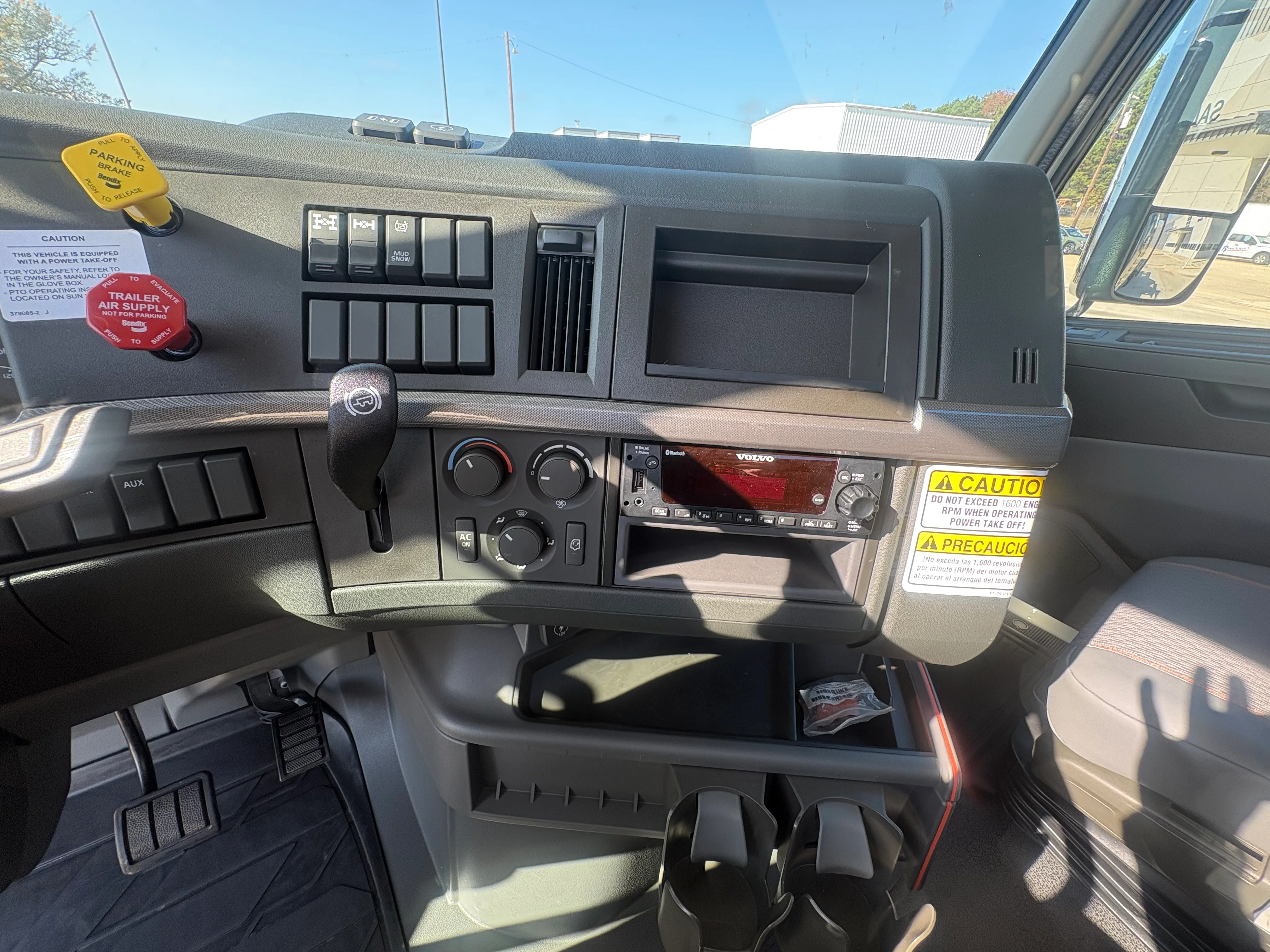 2026 Volvo VHD 300 in Hobbs, NM — photo 15