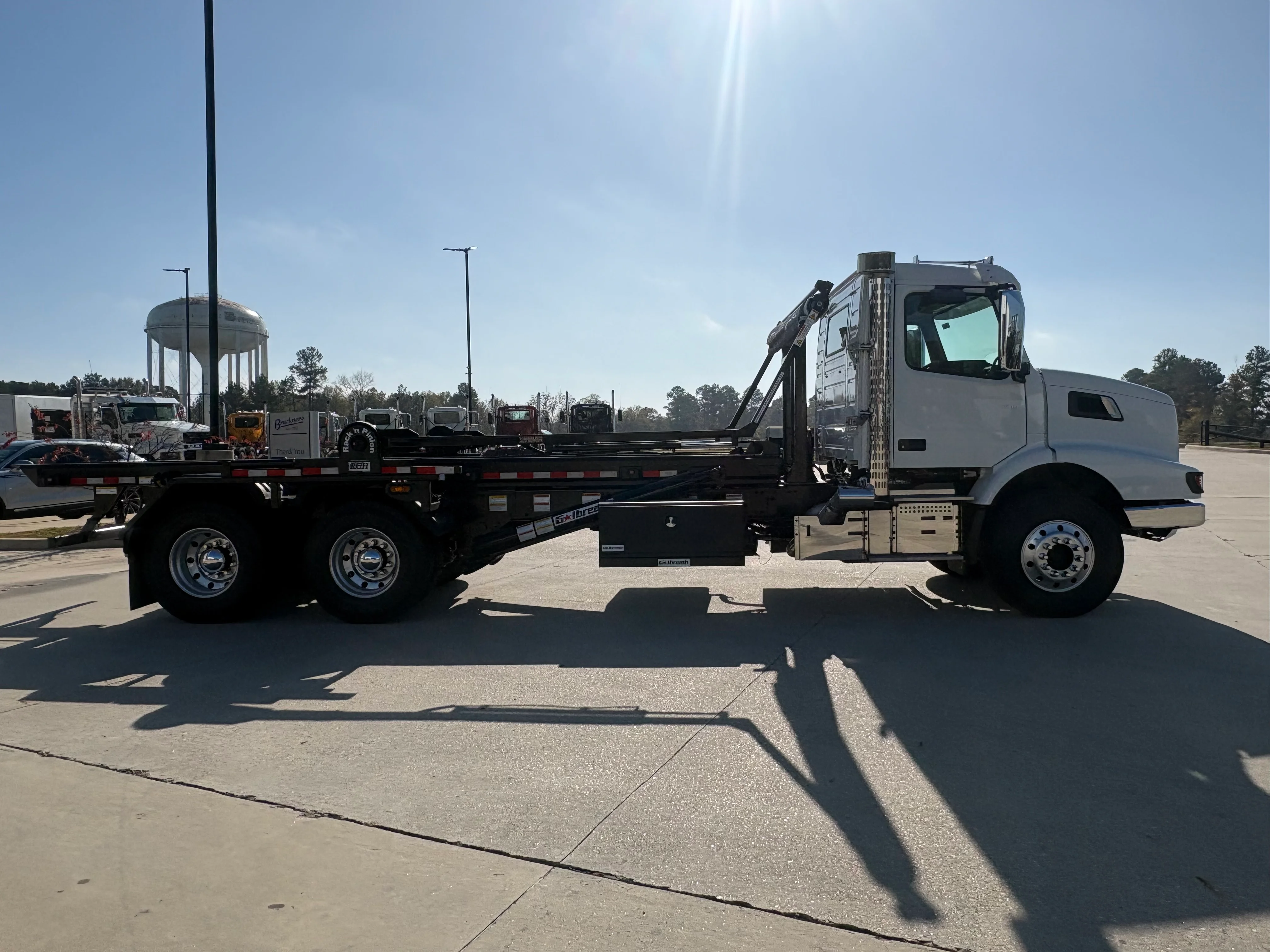 2026 Volvo VHD 300 in Hobbs, NM — photo 4