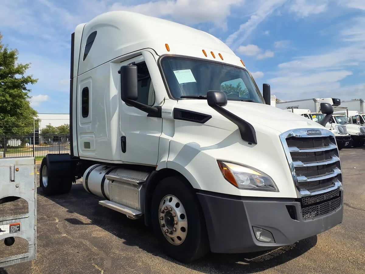 2021 Freightliner Cascadia in Bolingbrook, IL — photo 3