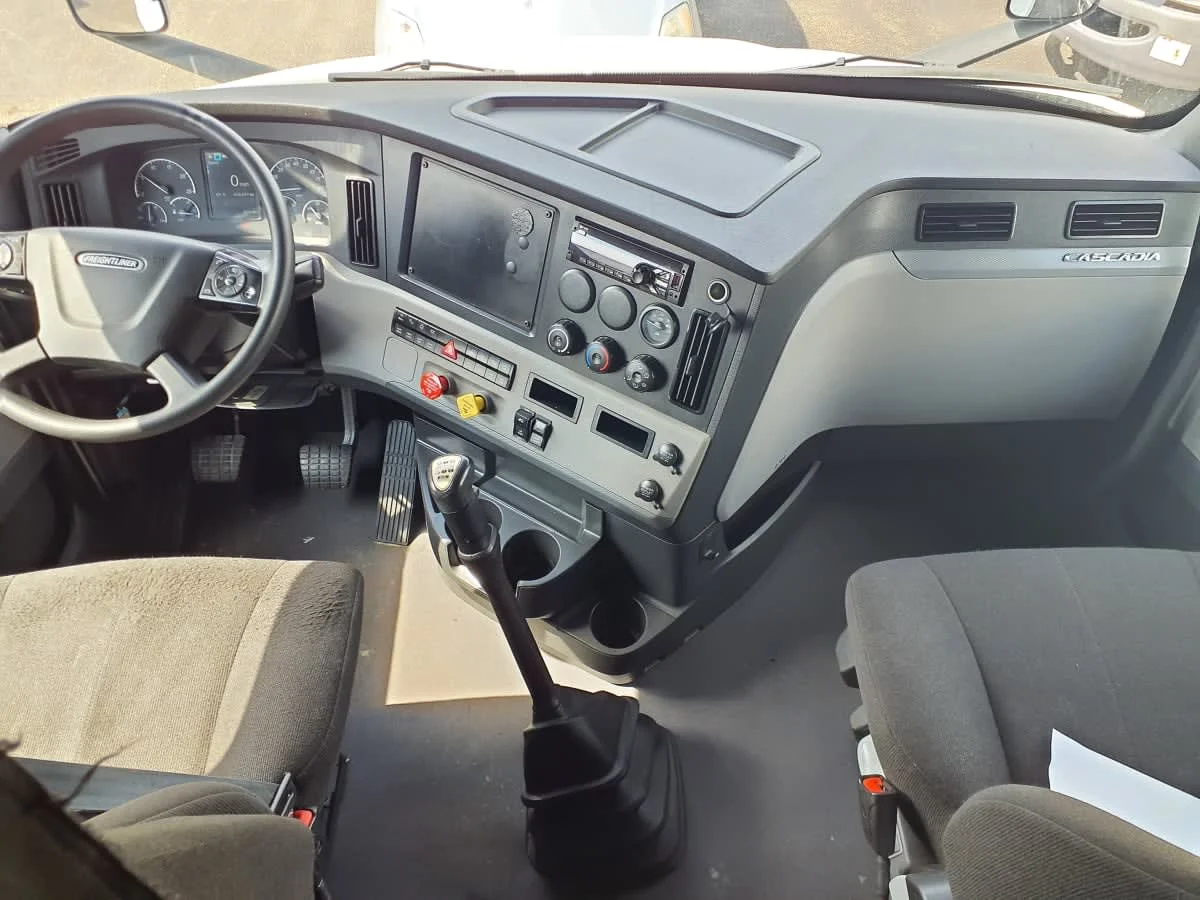 2021 Freightliner Cascadia in Bolingbrook, IL — photo 7