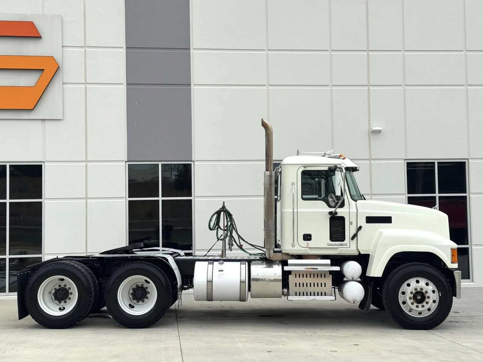 2016 Mack Pinnacle in Greer, SC — photo 3