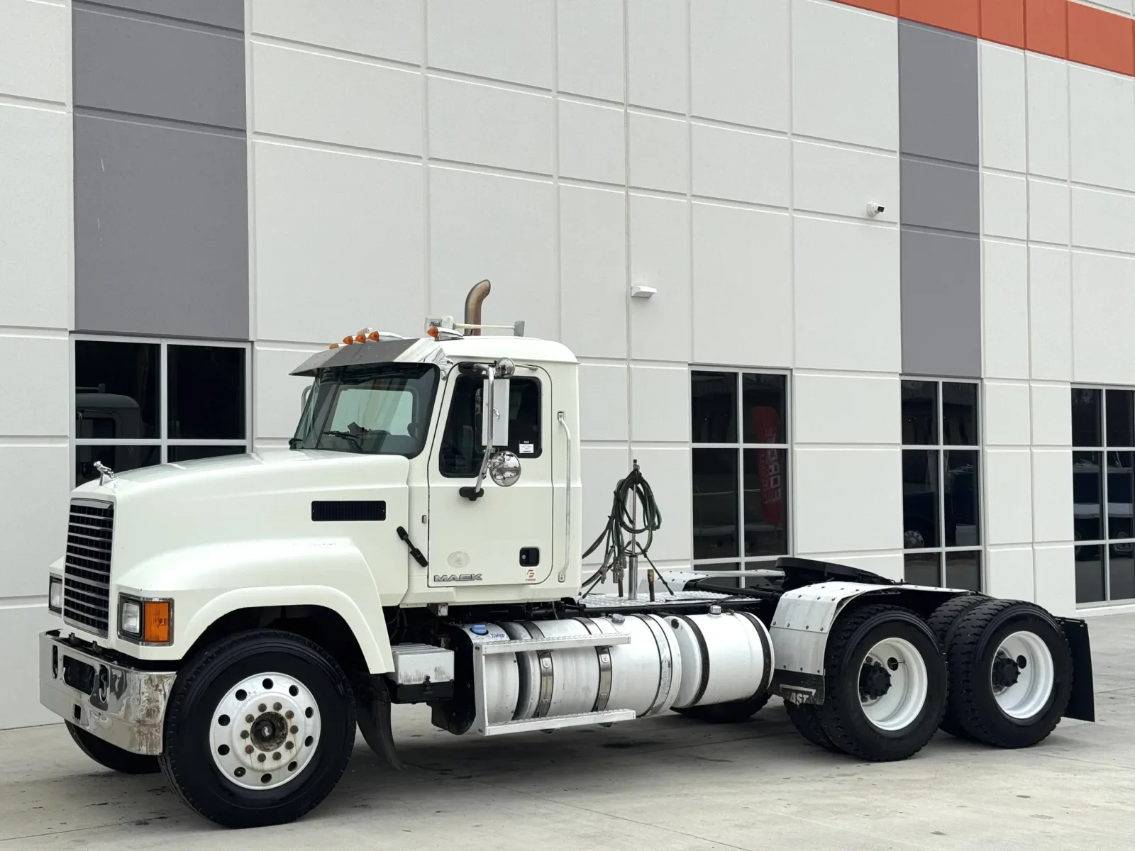 2016 Mack Pinnacle in Greer, SC — photo 2