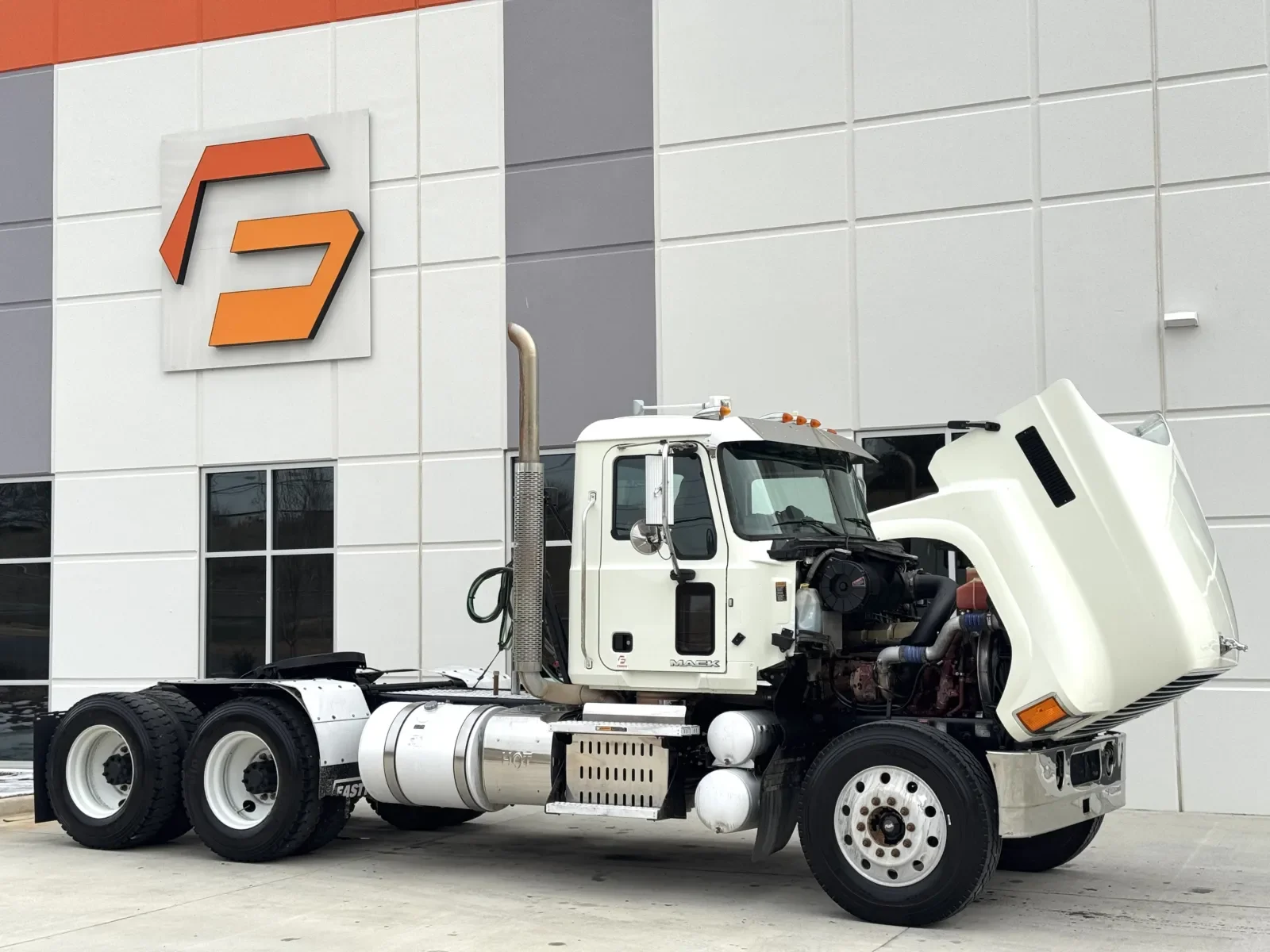 2016 Mack Pinnacle in Greer, SC — photo 9