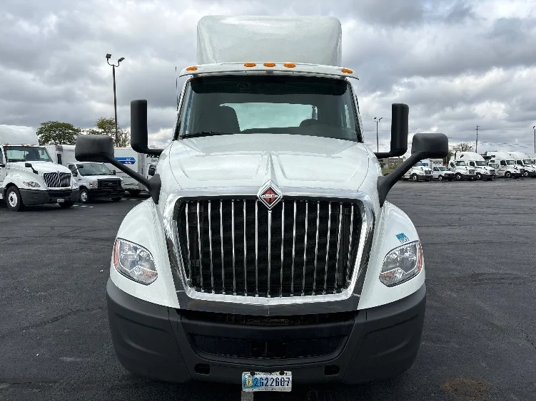 2018 International LT - image 2