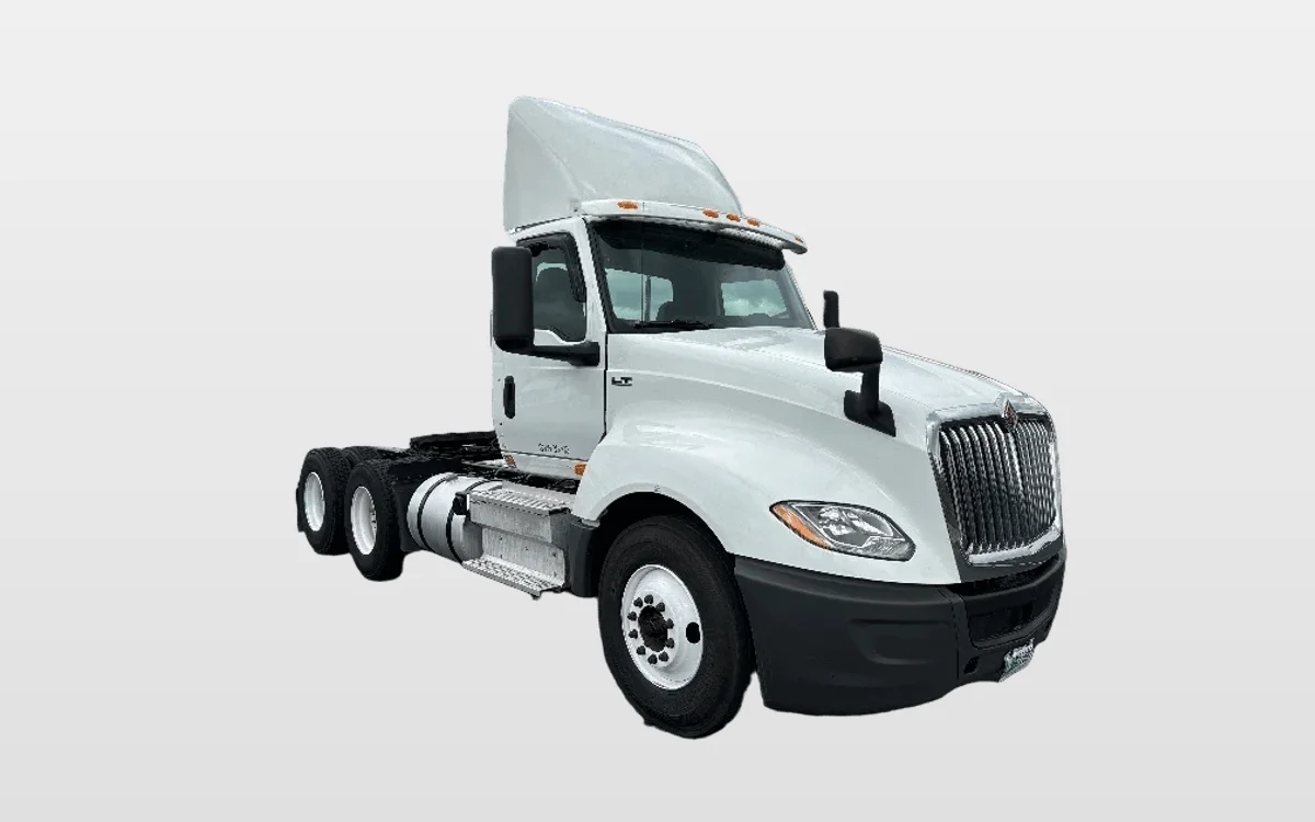 2018 International LT - image 1