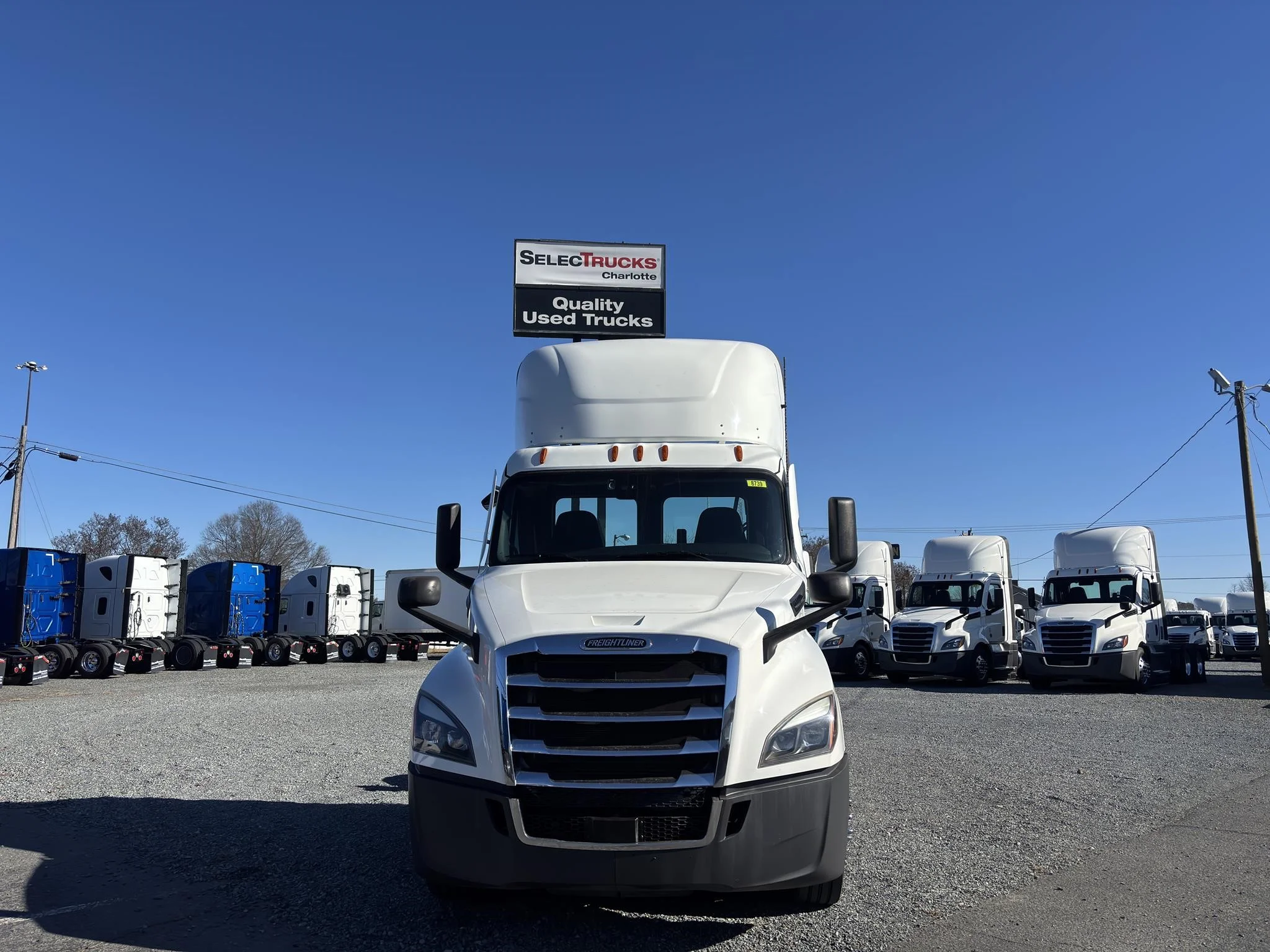 2022 Freightliner Cascadia in Charlotte, NC — photo 2