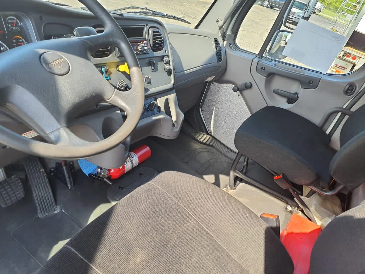 2019 Freightliner M2 106 - image 7