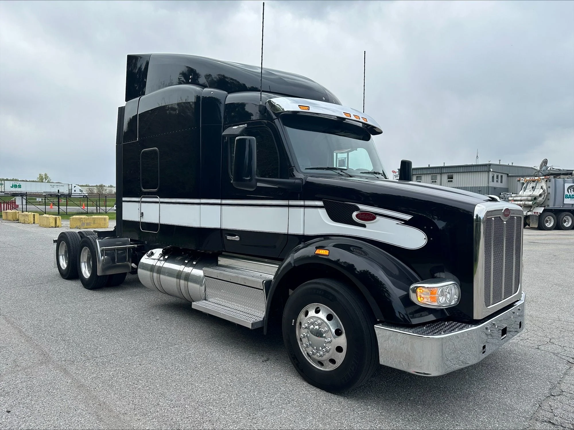 2023 Peterbilt 567 in Portland, OR — photo 2