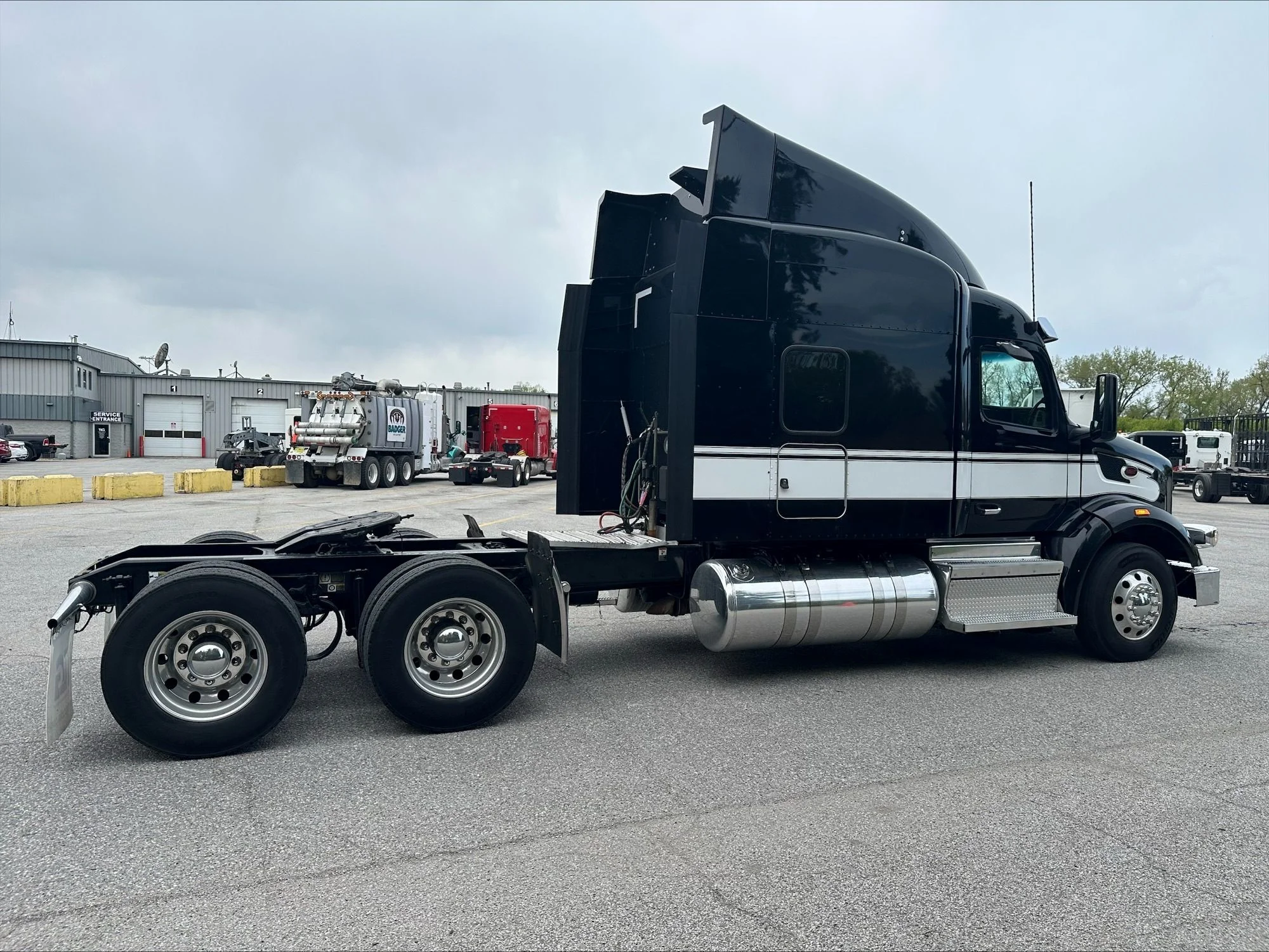 2023 Peterbilt 567 in Portland, OR — photo 3