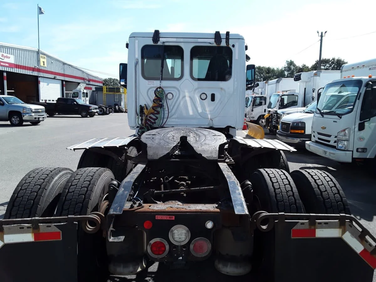 2019 Freightliner Cascadia in Salisbury, MA — photo 5