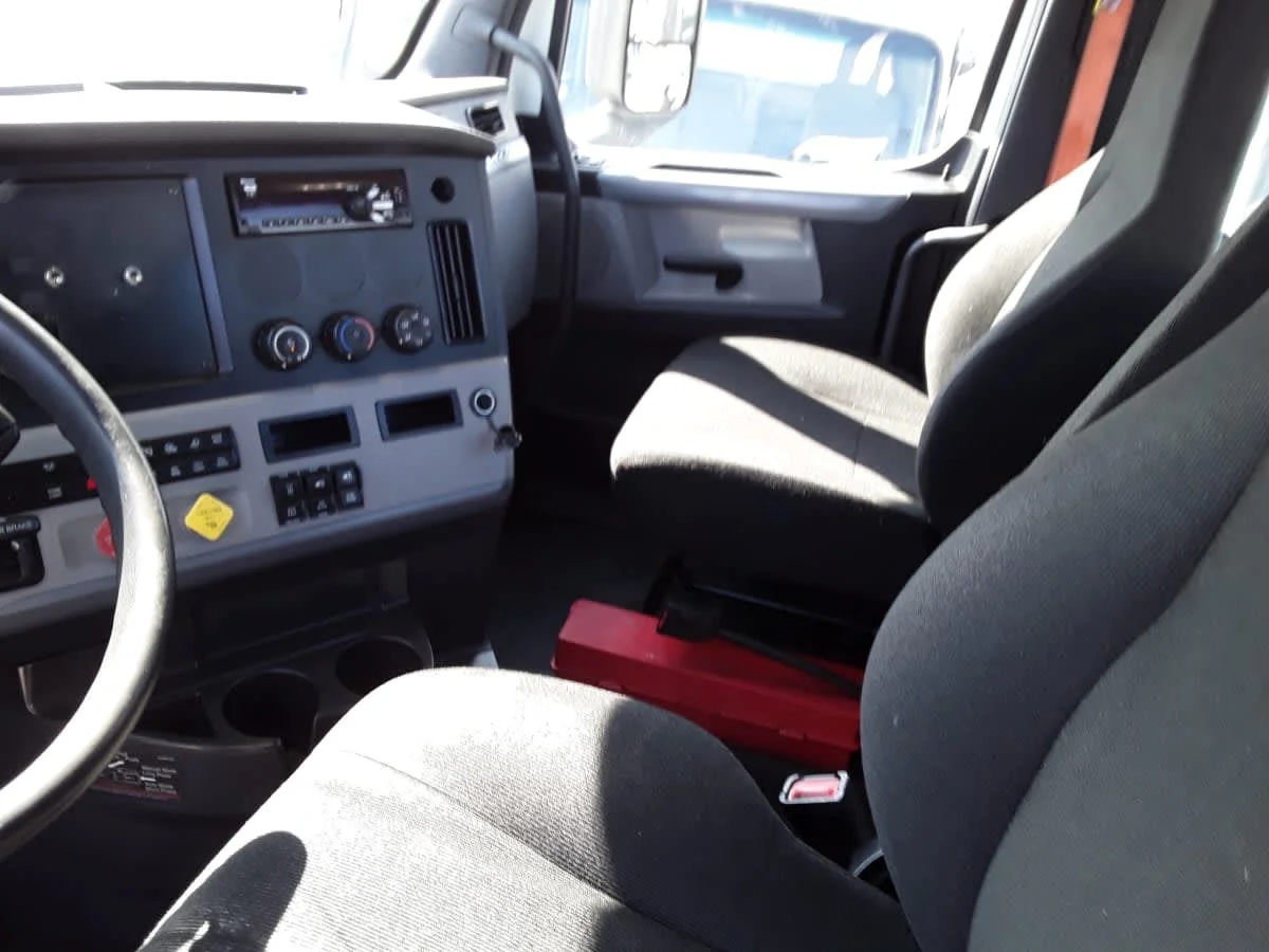 2019 Freightliner Cascadia in Salisbury, MA — photo 7