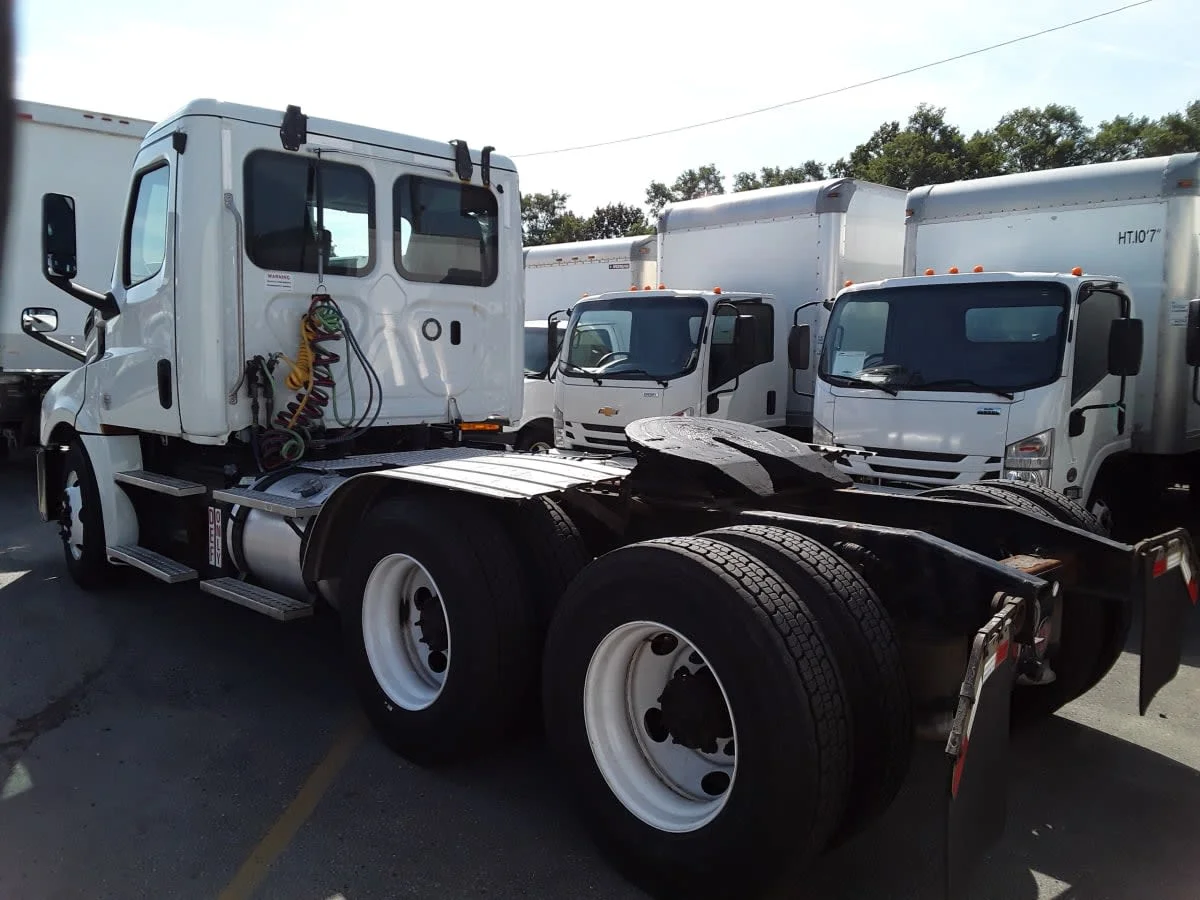 2019 Freightliner Cascadia in Salisbury, MA — photo 6