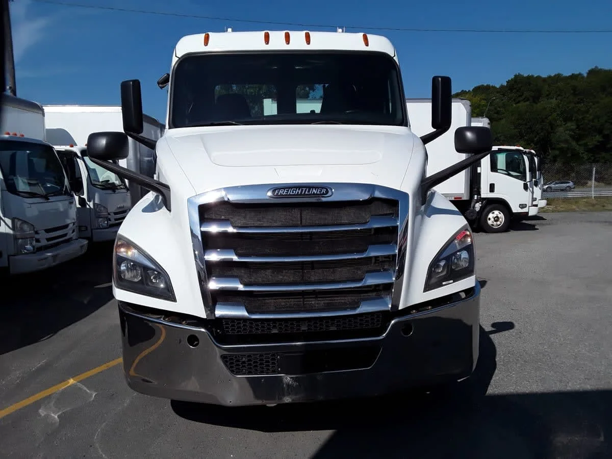 2019 Freightliner Cascadia in Salisbury, MA — photo 2