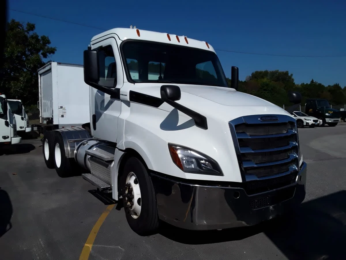 2019 Freightliner Cascadia in Salisbury, MA — photo 3
