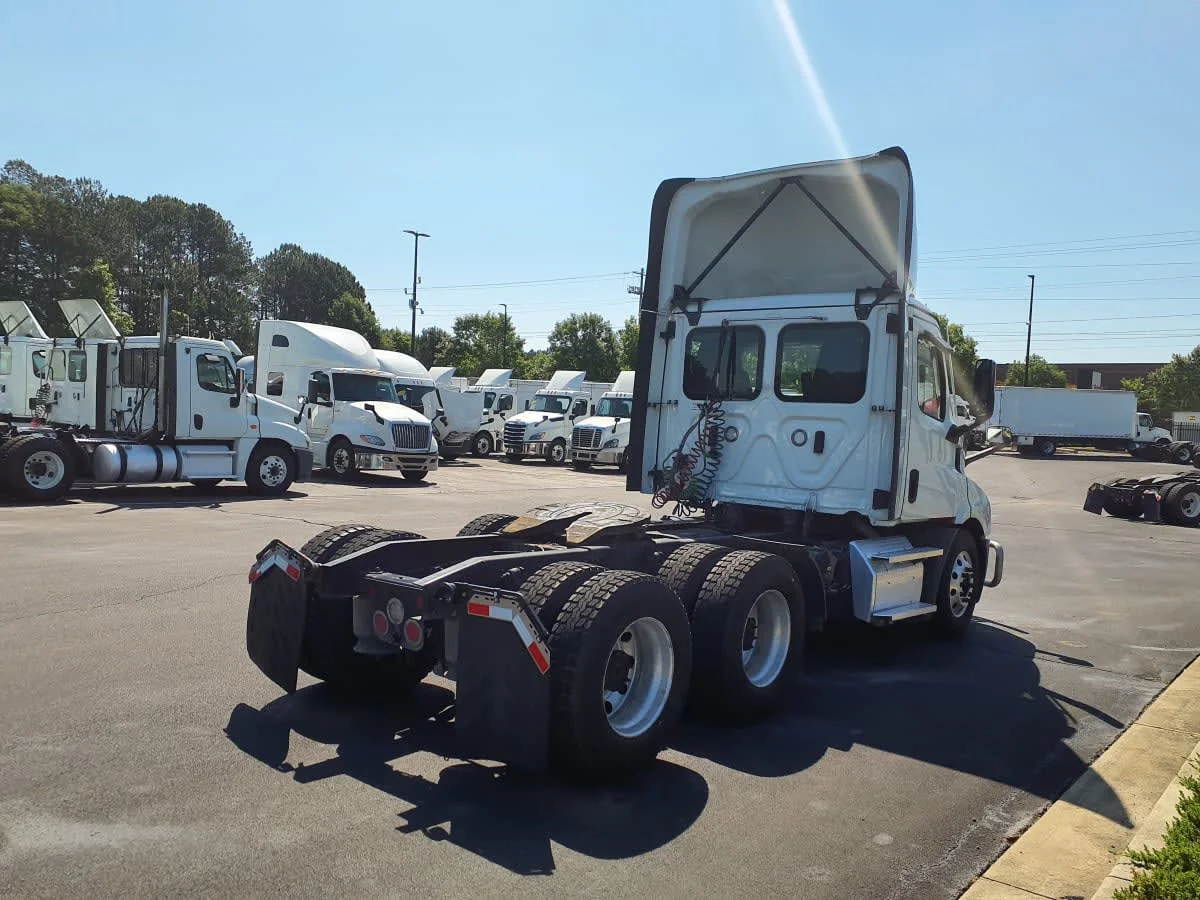 2023 Freightliner Cascadia in Atlanta, GA — photo 4