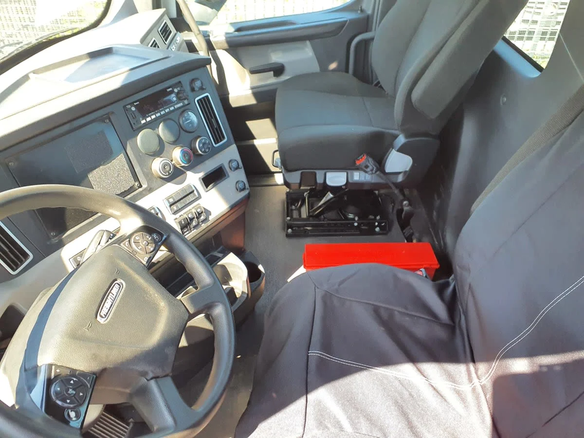 2023 Freightliner Cascadia in Atlanta, GA — photo 7