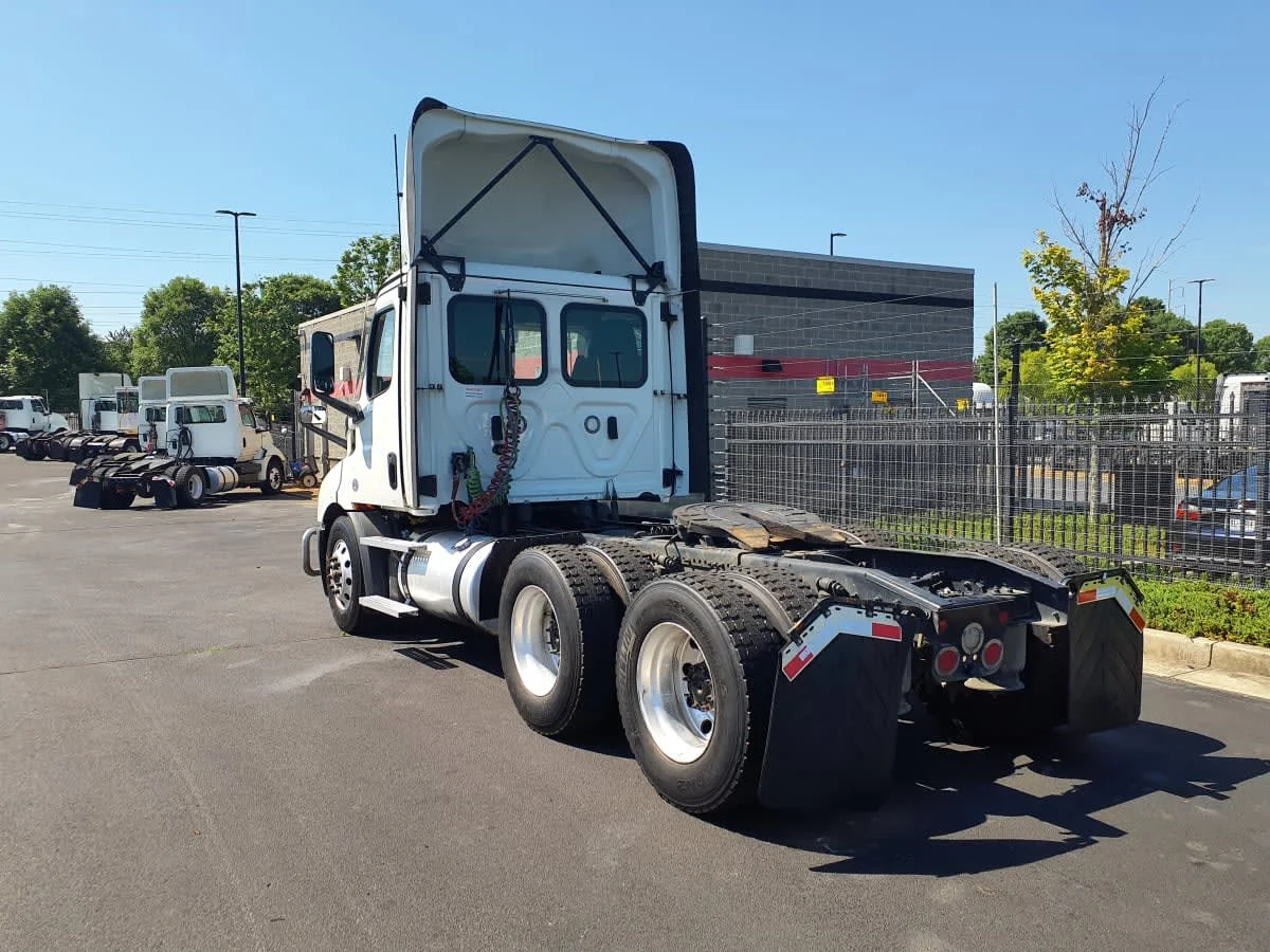 2023 Freightliner Cascadia in Atlanta, GA — photo 6