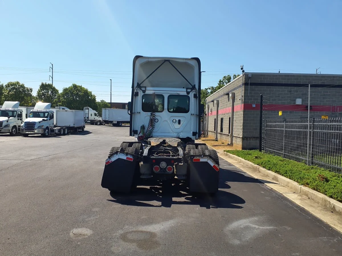 2023 Freightliner Cascadia in Atlanta, GA — photo 5