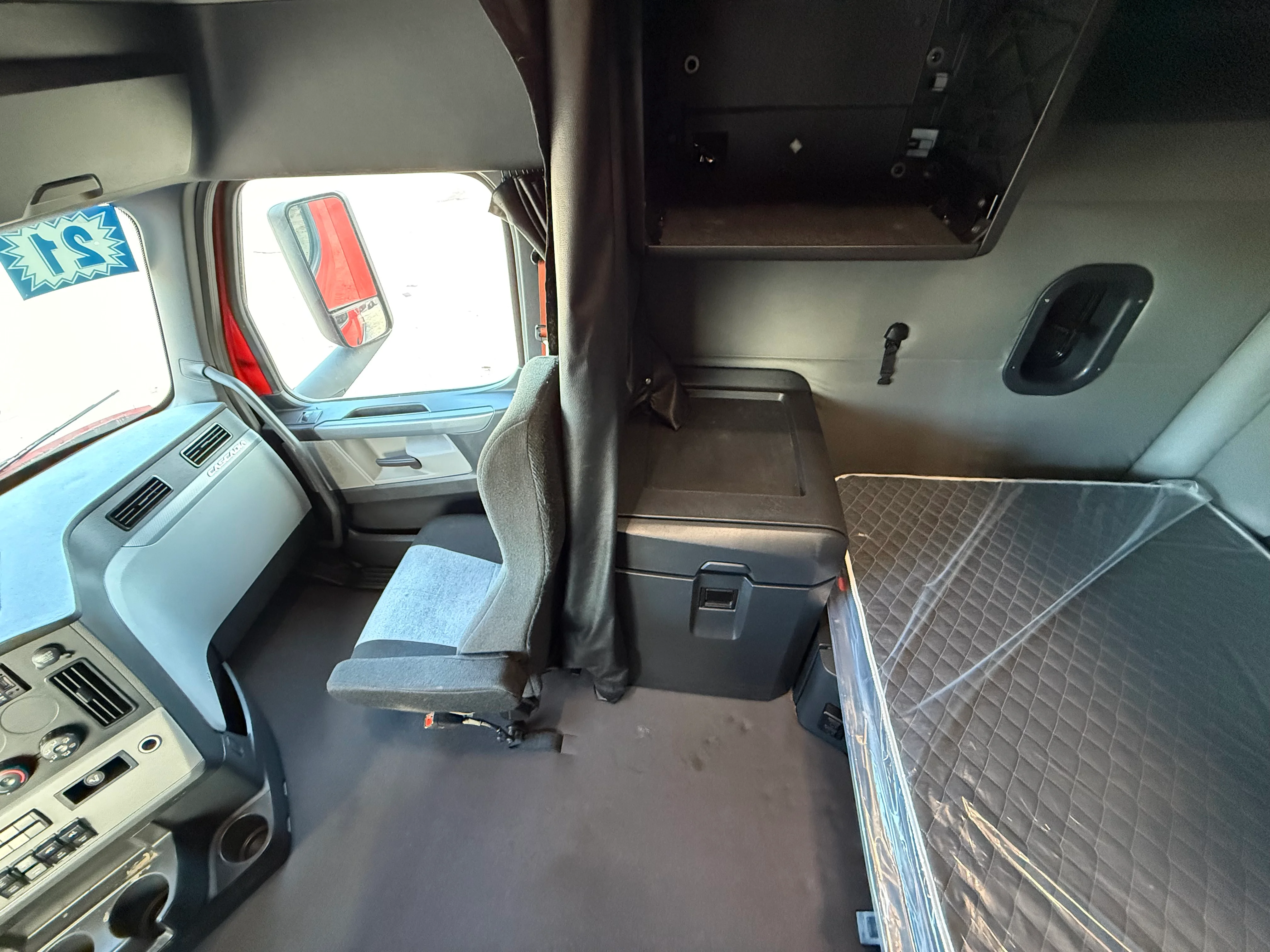 2021 Freightliner Cascadia in San Diego, CA — photo 16