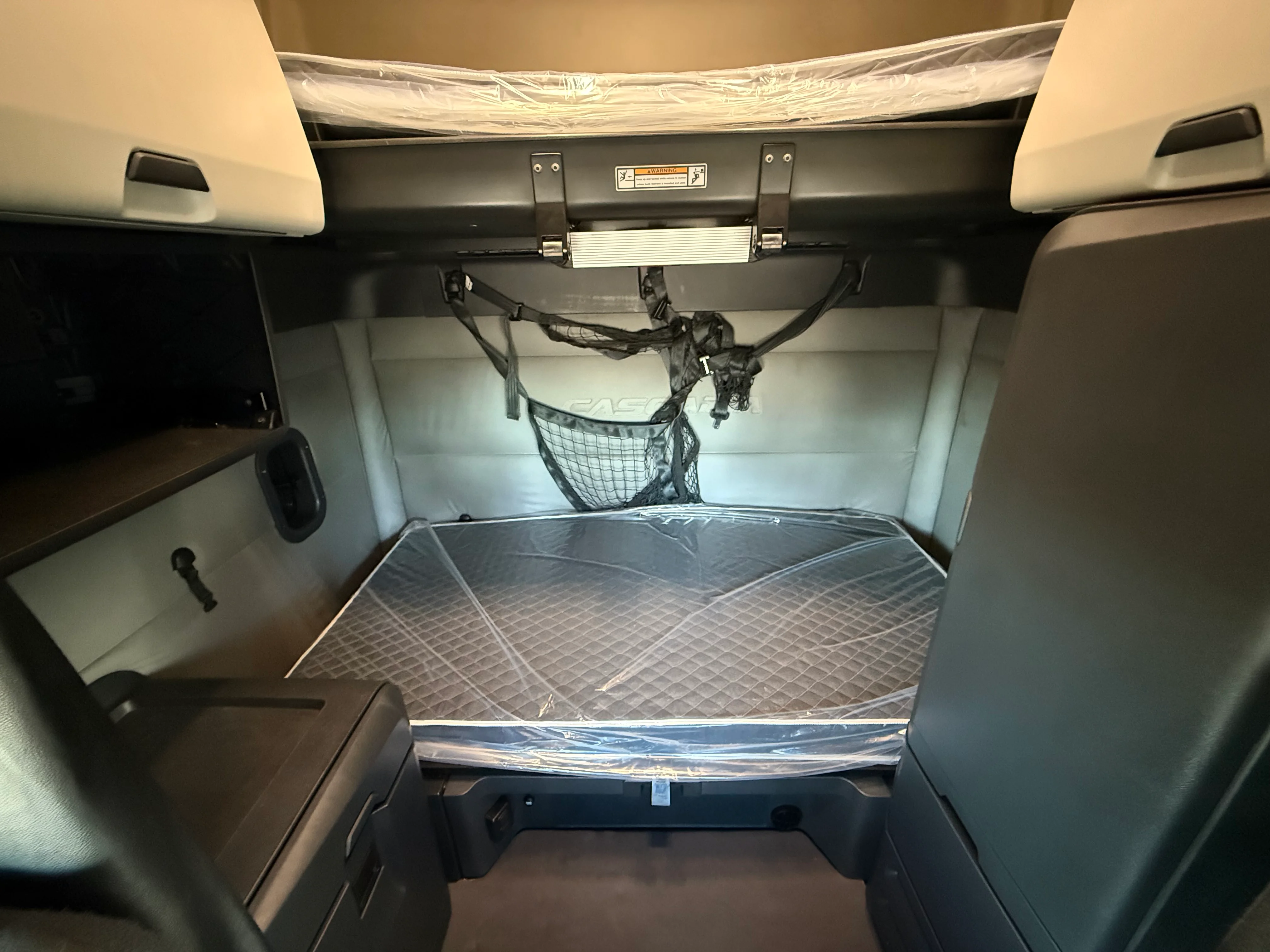 2021 Freightliner Cascadia in San Diego, CA — photo 15