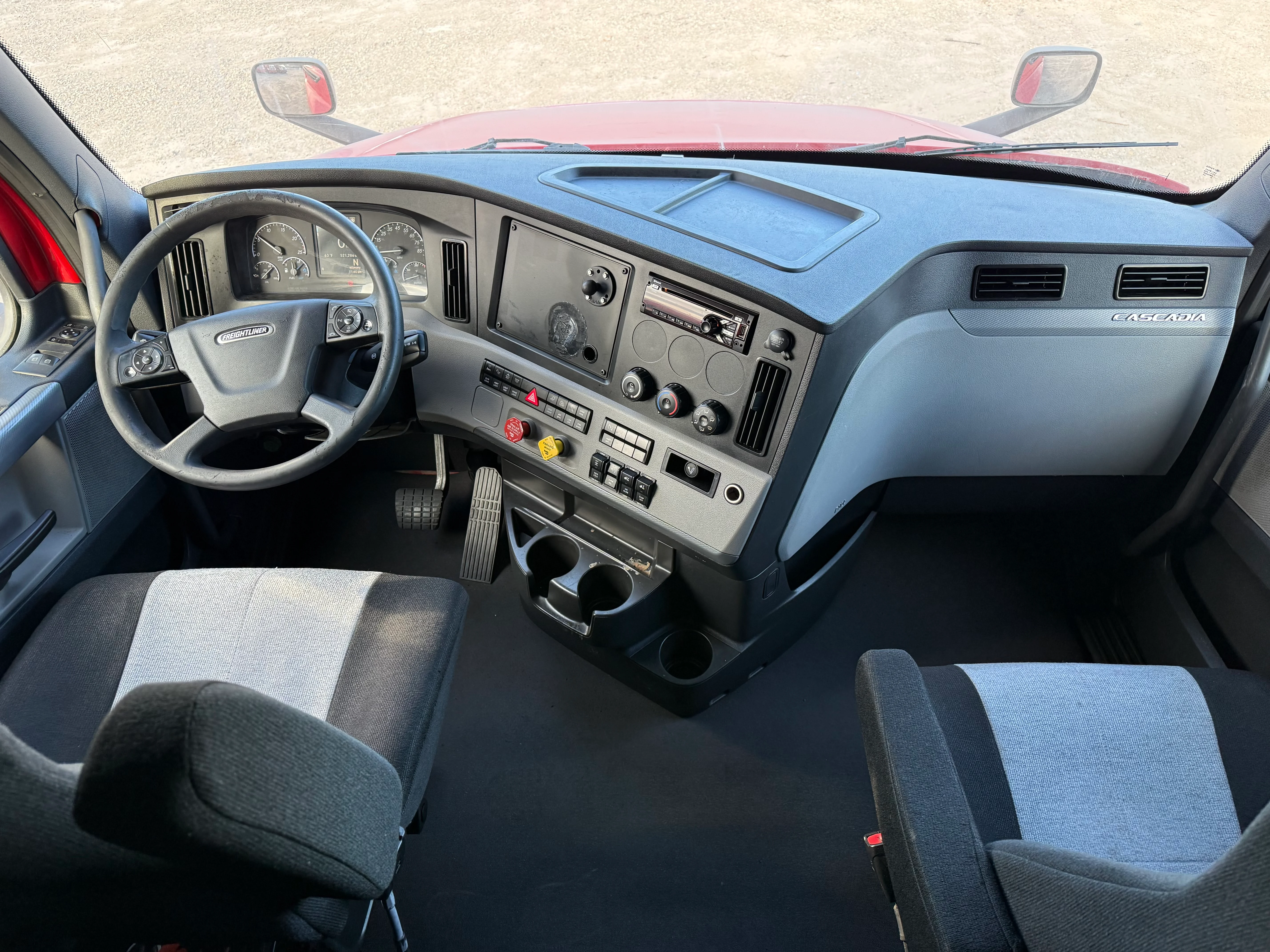 2021 Freightliner Cascadia in San Diego, CA — photo 14